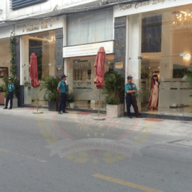 Bảo vệ khách sạn Hoàng Gia