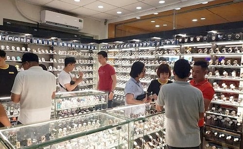 Đồng hồ được Thế Giới Di Động bán thử nghiệm từ tháng 3.