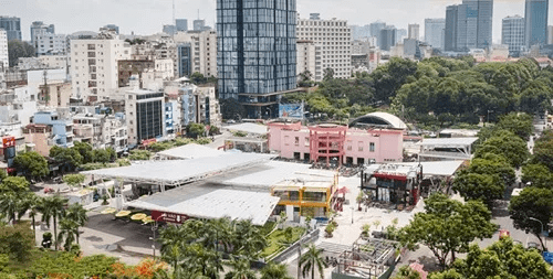 Trung tâm thương mại Central Market sở hữu vị trí trung tâm quận 1, TP HCM, liền kề phố đi bộ Bùi Viện.