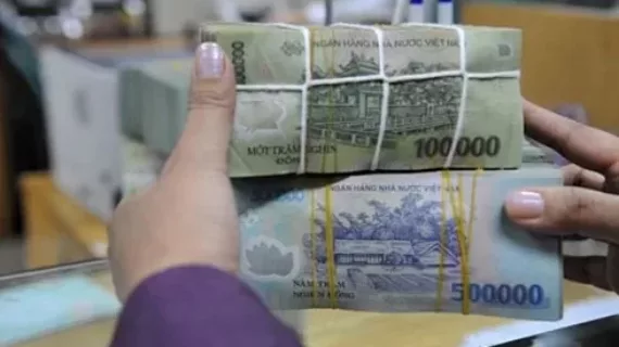 Ngân hàng đồng loạt hạ lãi suất cho vay từ hôm nay