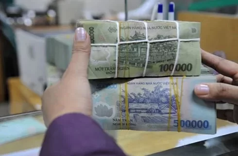 Ngân hàng đồng loạt hạ lãi suất cho vay từ hôm nay