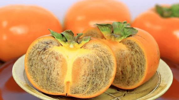 Hồng đen Nhật giá hơn nửa triệu đồng một kg